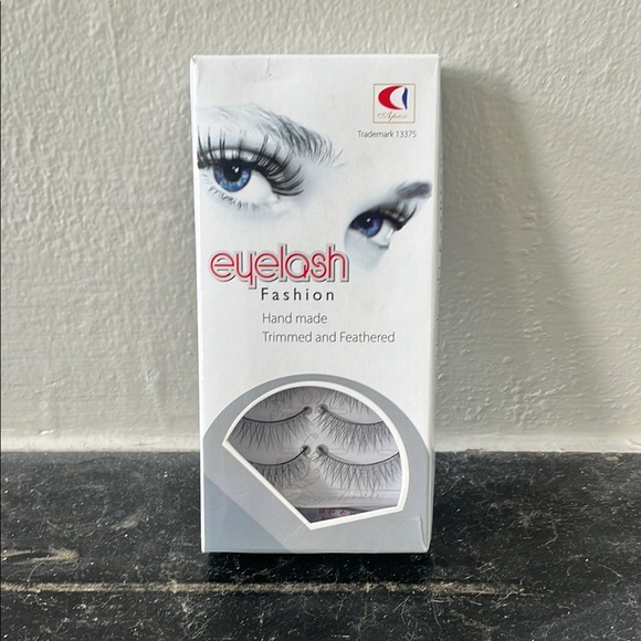 Handmade Trimmed and Feathered Lashes - Picture 1 of 3